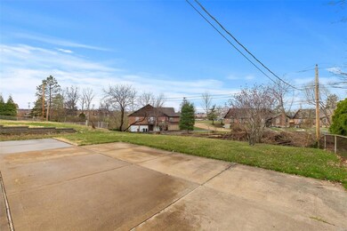 ice big fenced backyard with room for basketball, swing set, or garden. Lots of room to use as desired.