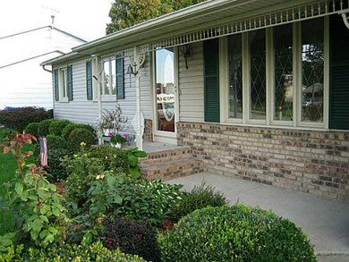 Exterior Front Front walkway, nicely landscaped