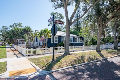 Corner of Lemon and Pineapple