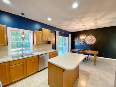 Hug Kitchen with island