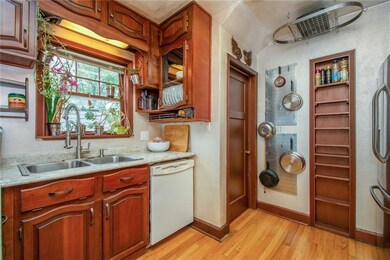 904 E 35th St, Des Moines, IA 50317 - photo 6