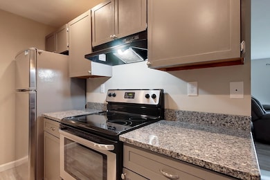 433 Abbott Farm Ln, Hudson, NH 03051 - photo 3