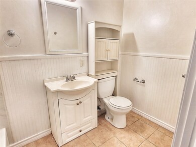 1623 W Adoue St, Alvin, TX 77511 - photo 5