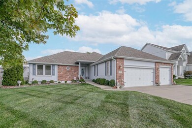 4439 SW Creekview Dr, Lees Summit, MO 64082 - photo 2