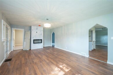 3838 E 29th St, Des Moines, IA 50317 - photo 7
