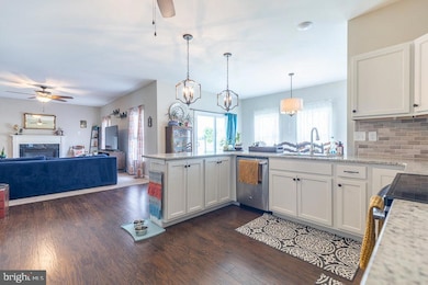 10027 Lindale Ave, Greencastle, PA 17225 - photo 6