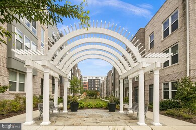 13331 Launders St unit 136, Herndon, VA 20171 - photo 3