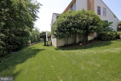 15280 Surrey House Way, Centreville, VA 20120 - photo 5