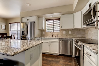 3330 E Windmere Dr-13
