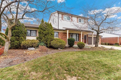 609 Manchester St, Madison Heights, MI 48071 - photo 2