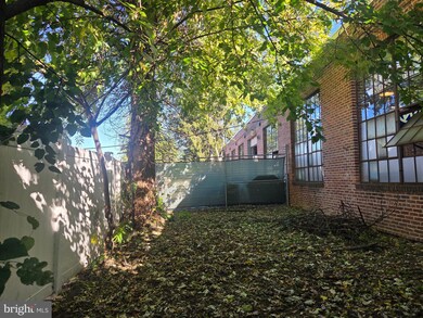 1039 Washington St, Reading, PA 19601 - photo 3