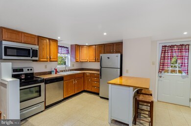 124 E Wyomissing Ave, Mohnton, PA 19540 - photo 4