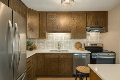 410 Groveland Ave unit 601, Minneapolis, MN 55403 - photo 2