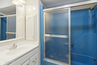 921 S Raddant Rd unit 2, Batavia, IL 60510 - photo 6