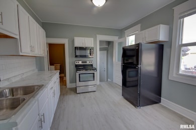 2312 W 1st St, Davenport, IA 52802 - photo 5