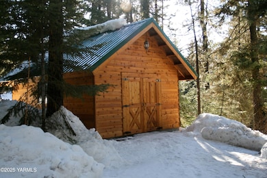 Cabin shed