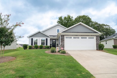 811 Shady Oak Ct, Boiling Springs, SC 29316 - photo 2