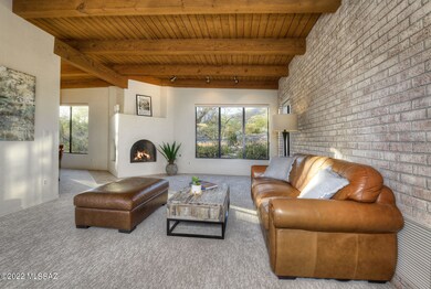Living Room w/ Fireplace & Mtn Views