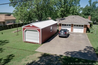 305 S Vine Ave, Cleveland, OK 74020 - photo 4