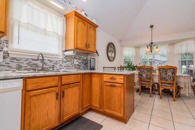 1103ThorngateDrOzark-5Kitchen(3)
