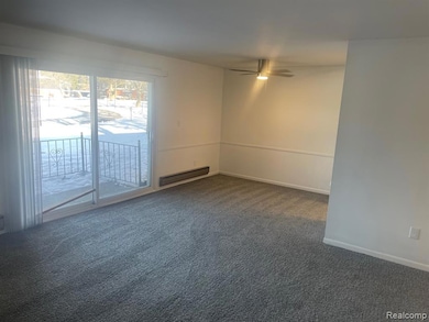 1824 Colonial Village Way unit 2, Waterford, MI 48328 - photo 2