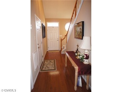 Foyer - Elegant, Vaulted entry