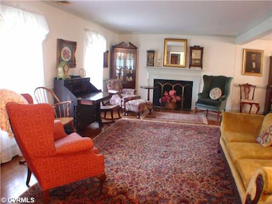 Living Room - Formal Living Room