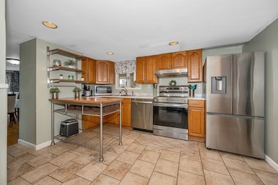 4 Hobson Ave, Woburn, MA 01801 - photo 2