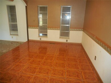 12013 Camelot Ct, Oklahoma City, OK 73120 - photo 5