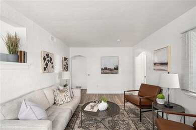 2318 56th St, Des Moines, IA 50310 - photo 3