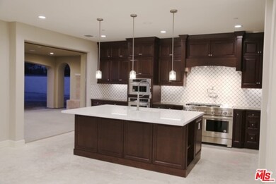 Large kitchen, quartz counter tops