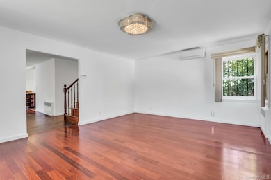 64-04 Utopia Pkwy, Flushing, NY 11365 - photo 5