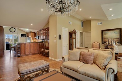 70 Riverside Ln Riverside CT-large-006-2