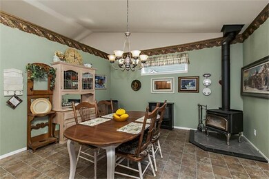 2238 SE Wind Rider Ln, Bend, OR 97702 - photo 4