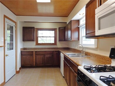 AMPLE CABINET AND COUNTER SPACE.