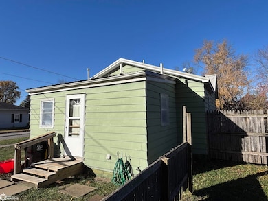 902 Clinton Ave, Ottumwa, IA 52501 - photo 3