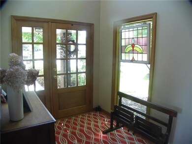 OPEN 2 STORY FOYER - INVITING INDEED!