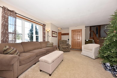 W213N16501 Glen Brooke Dr, Jackson, WI 53037 - photo 6