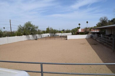 FULLY LIGHTED RIDING ARENA @ ROUND PEN