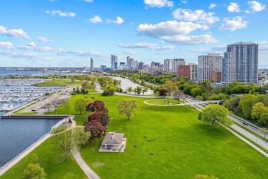 mls_1919 N Summit Ave, Milwaukee - Drone