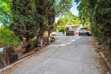 22374 Macfarlane Dr, Woodland Hills, CA 91364 - photo 2