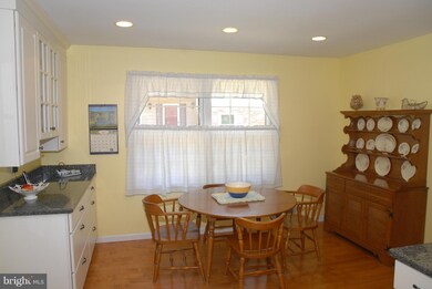 3818 Cobblestone Ct, Alexandria, VA 22306 - photo 7