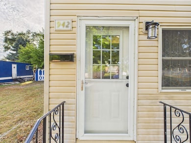 942 Harris St, Huntington, IN 46750 - photo 2