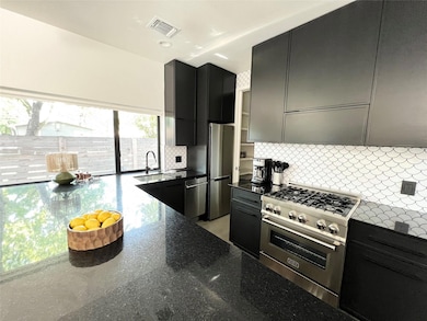 1100 Brass St unit 2, Austin, TX 78702 - photo 6