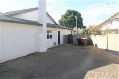 LARGE SIDE YARD