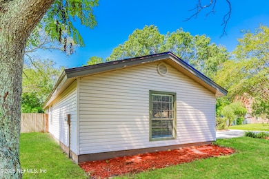 003-photo-front-view-9752617