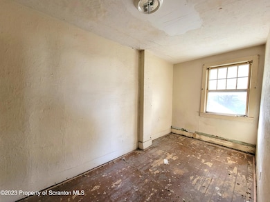 556 Swallow St, Kingston, PA 18704 - photo 6