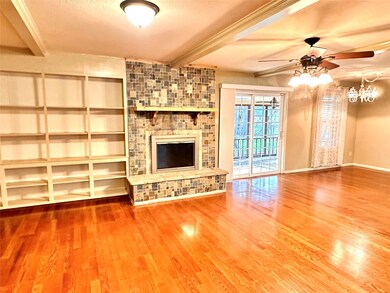 Living Room W Gas Log FP