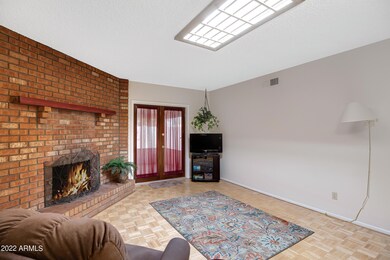 542 N Beverly St-7