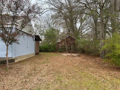 527 West Ave N, McComb, MS 39648 - photo 4
